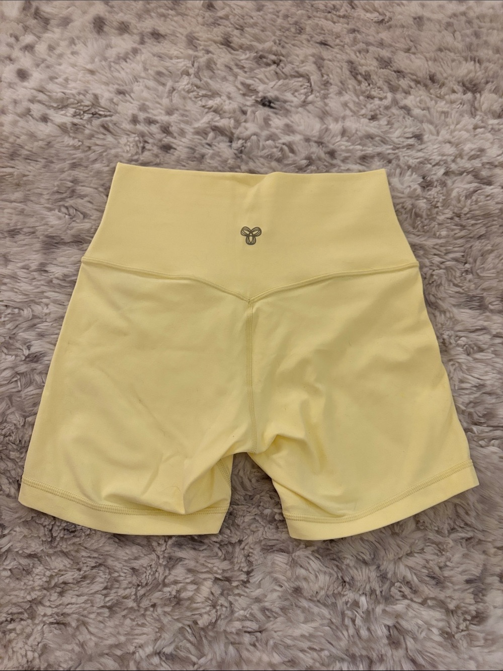 Aritzia TNA Butter Cheeky 5” Short in Lemonade - Picture 5 of 5